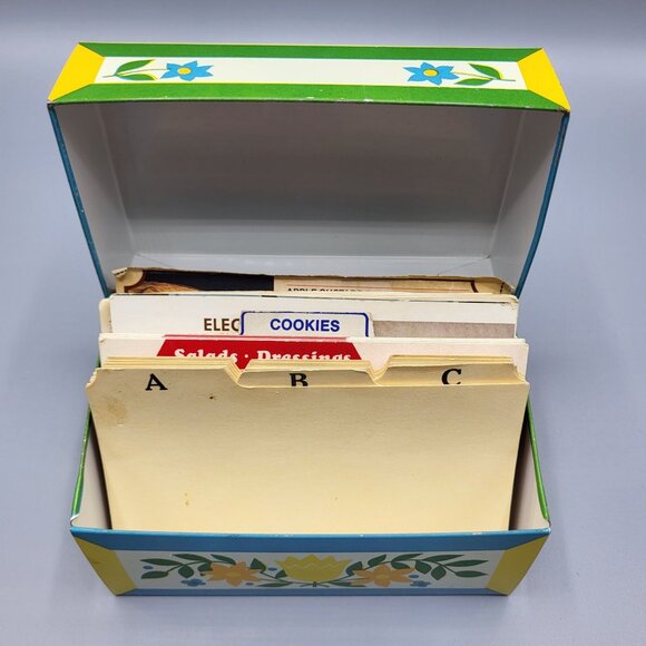 Vintage Syndicate Recipe Card Tin Recipe Box W/ Grandmas Recipes Floral Folk Art - Picture 3 of 16